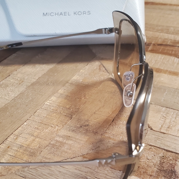 New Authentic Micheal Kors Sunglasses - Picture 5 of 9
